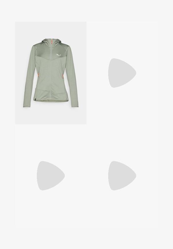 Ljusgrön, zip-up huva-jacka med texturerat tyg, med oranga dragkedjedetaljer och vit logotyp på bröstet. Två sidofickor ingår.; Svart bomull t-shirt med rund halsringning och korta ärmar. Anmärkningsvärt vitt logotyp på övre vänstra sidan. Slät yta, avslappnad passform.; Cargo byxor i olivgrön tyg, med en lös passform, flera sidofickor och en knappstängning i midjan. Slät textur.; Svart vandringskänga med mellanhög design, som har en texturerad överdel, grå accenter och en slitstark gummisula med greppklackar.