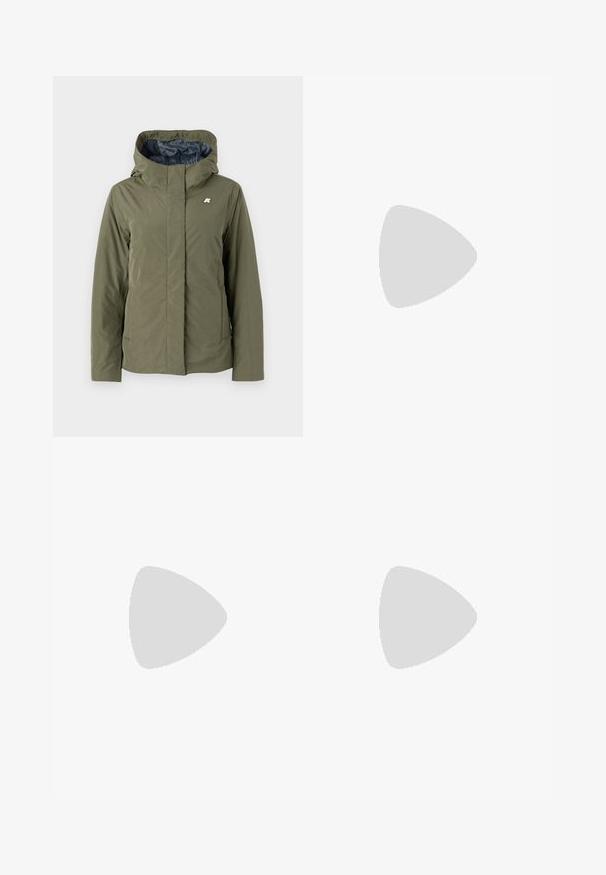 Giacca verde oliva con cappuccio, realizzata in un tessuto morbido. Presenta una zip frontale, tasche laterali e un piccolo logo argentato sul petto sinistro.; Maglietta bianca in cotone con vestibilità rilassata, caratterizzata da un piccolo logo verde ricamato sul petto. Maniche corte e scollatura rotonda.; Pantaloni della tuta bianchi realizzati in morbido tessuto lavorato a maglia. La vita e i polsini elasticizzati offrono una vestibilità rilassata. Design minimalista, senza motivi o accenti visibili.; Scarpe atletiche bianche con una tomaia in mesh testurizzato, accenti rosa sottili sulla suola e un logo di coccodrillo verde sul lato.