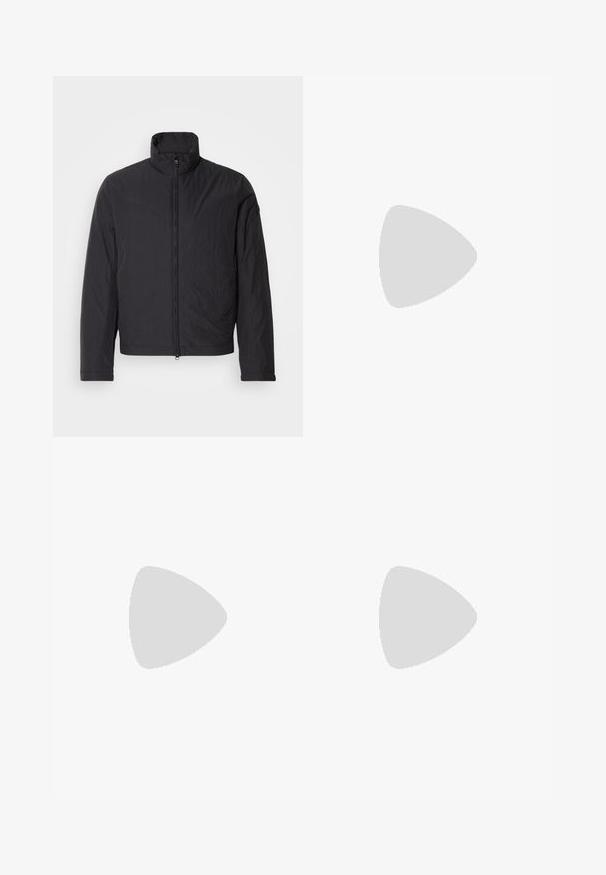 Jachetă neagră ușoară cu guler înalt, fermoar frontal și mâneci lungi. Fabricată dintr-un material umplut, are un design minimalist.; BOSS TEE - Tricou basic - open white; Pantaloni ajustați bleu marina dintr-un material neted, cu un buzunar cu fermoar, picioare drepte și o închidere cu nasture la talie.; Calvin Klein HYBRID CUP - Pantofi slip-on - triple black