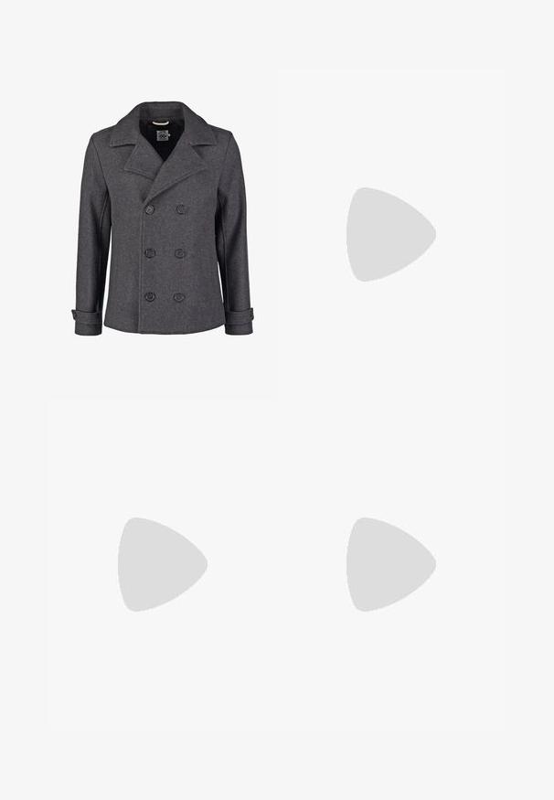Abrigo de lana gris tipo pea coat con diseño de doble botonadura, grandes solapas y botones negros. Presenta detalles en los puños y un acabado de tela texturizada.; Dos camisetas: una azul marino con un logo circular y la otra blanca con un pequeño diseño de ancla. Hechas de algodón, de manga corta.; Pantalones cargo blancos con un corte relajado, cierre frontal de botón y múltiples bolsillos en los laterales, fabricados con un material de algodón duradero.; Zapatilla de color azul marino con material de ante y malla, acento rojo, talón blanco y suela de goma blanca. Presenta cordones planos y detalles cosidos.
