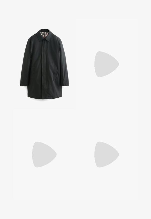 Next Klassisk frakke - black; Sort T-shirt lavet af glat stof med rund halsudskæring, der har tre grønne striber på skuldrene og et lille grønt logo på brystet.; Sorte sweatpants med en afslappet pasform, elastisk talje, snørelukning, sidelommer og tre diskrete horisontale striber ved anklen.; Sort suedet sneaker med gule accenter, der har tre striber og en brun gummisål. Inkluderer en polstret tunge for komfort.