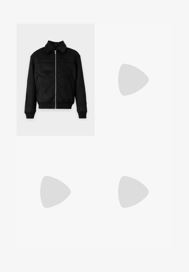 Jack & Jones PREMIUM JPRCCTED JACKET - Mākslīgās ādas jaka - black; Balts garām piedurknēm T-krekls ar apaļu kakla izgriezumu, ar mazu melnu tekstu "JACK & JONES Coll. Studio" augšējā kreisajā krūtī.; Melna denima bikses ar taisno kāju griezumu, piecu kabatu dizainu un viegliem izbalējuma akcentiem. Iezīmēta ar pogu un rāvējslēdzēju.; Melna zema topa kedas ar brūnu zoli, saistīšanas priekšpusi, chevron sānu detaļām un baltu papēdi, attēlotas labajā profilā uz pelēka fona.