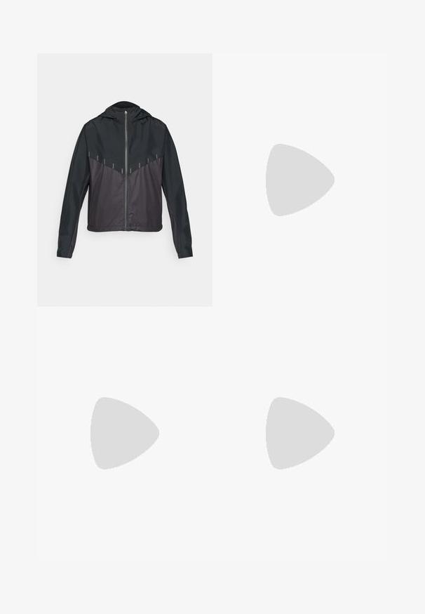 Sort jakke med hætte, der har lynlås fortil, kontrasterende mat og blankt stof, skrå sømme og reflekterende detaljer på skuldrene.; Sort sports crop top med lynlås foran, mesh-detaljer og en tætsiddende pasform. Lavet af strækbart, åndbart stof. Nike-logo på forsiden.; Sorte cropped leggings lavet af stretchy materiale, med en høj talje og blød tekstur, uden synlige mønstre eller hardware.; Sort Nike løbesko med åndbart mesh-overdel, hvidt swoosh-logo, tekstureret detaljering og en cremede ZoomX mellemsål.