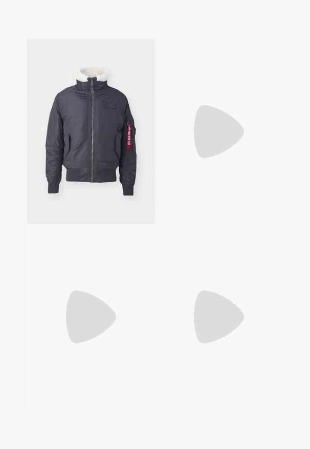 Jachetă bomber izolată, de culoare neagră, cu guler din blană artificială, fermoar frontal, buzunare laterale, mansete ribonate și o etichetă din material roșu pe mânecă.; Tricou din bumbac gri, cu guler rotund și mâneci scurte. Țesătura este netedă, cu o croială lejeră și un design minimalist. Fără modele sau accente.; Pantaloni atletici negri cu talie elastică, având dungi albe pe laterale și un mic logo. Materialul pare moale și ușor.; Tenisi negri din suede cu accente galbene, având trei dungi și o talpă din cauciuc maroniu. Include un limba căptușită pentru confort.
