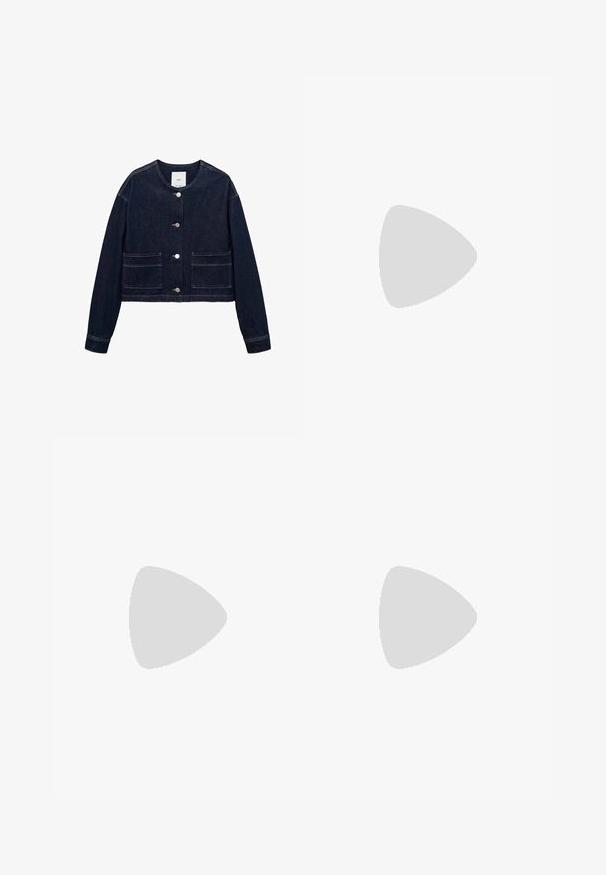 Jachetă din denim de culoare albastru închis cu guler rotund, nasturi frontali, două buzunare patch și un design scurtat. Fără modele sau embellishments vizibile.; Cămașă cu mâneci scurte, cu dungi în nuanțe de crem și bleumarin, având un decolteu rotund și un design dreptunghiular dintr-un material texturat.; Jeans cu picioare late din denim alb-crem. Design cu talie înaltă, cu închidere prin nasture, două buzunare frontale și detalii cu cusături contrastante.; Sandalie de lemn cu brâu subțire de piele albastră, cu talpă plată, prezentând un design elegant și un sistem de prindere cu cataramă la gleznă pentru o ajustare sigură.; Geantă din piele crem cu o formă curbată, având un detaliu din metal auriu. Curea este atașată cu un sistem de prindere din metal.