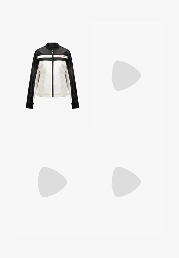 Ed Hardy TILL DEATH BIKER - Giacca in similpelle - grey; Top bianco a maniche corte con vestibilità comoda, caratterizzato da un design arricciato in vita e una texture di tessuto liscia. Etichetta: Anna Field.; Pantaloni grigi in felpa con una finitura testurizzata, caratterizzati da una sfumatura grigio scuro graduale all'orlo, cintura elastica e taglio ampio.; Scarpe da ginnastica giallo brillante con strisce nere e lacci; presentano una parte superiore testurizzata e dettagli in camoscio. Indossate con calze bianche a coste.; Occhiali da sole neri con un design elegante e angolare. Presentano lenti grigie e montature in plastica lucida. Include piccoli dettagli in metallo e un marchio sulla asta.; Borsa a mano in pelle nera con due manici corti, hardware argentato, dettagli bianchi e un logo bianco. Presenta una superficie strutturata e un design compatto.