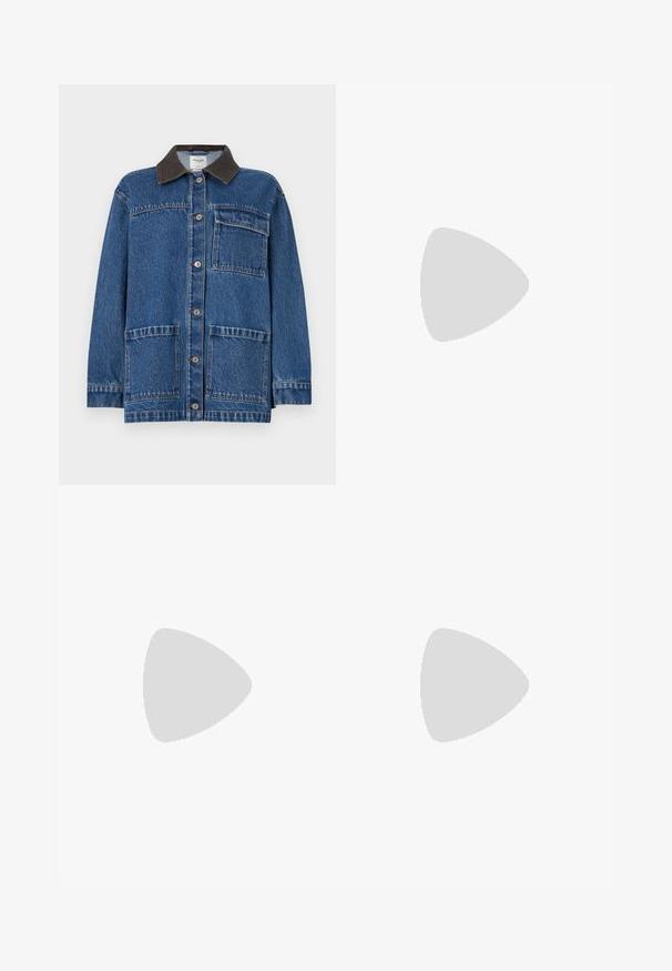 Jeans jakna v temno modri barvi z rjavim ovratnikom, sprednjim gumbom za zapiranje, enim žepom na prsih in dvema spodnjima žepoma. Klasičen kroj z našitki.; Svetlo modra kratka majica zmedenih rokavov, izdelana iz mehkega bombaža, s krožnim izrezom in prilegajočim se dizajnom z gladko in enakomerno teksturo.; Temno modri široki jeans s visokim pasom, opremljeni s petimi žepi, zapiranjem na gumb in zadrgo ter zavitimi manšetami. Klasična denim tekstura.; Beli usnjeni športni čevlji s perforiranim prstnim delom, teksturiranim podplatom in belimi vezalkami, v kombinaciji s širokimi rdečimi hlačami in modro-rumeno ozadje.