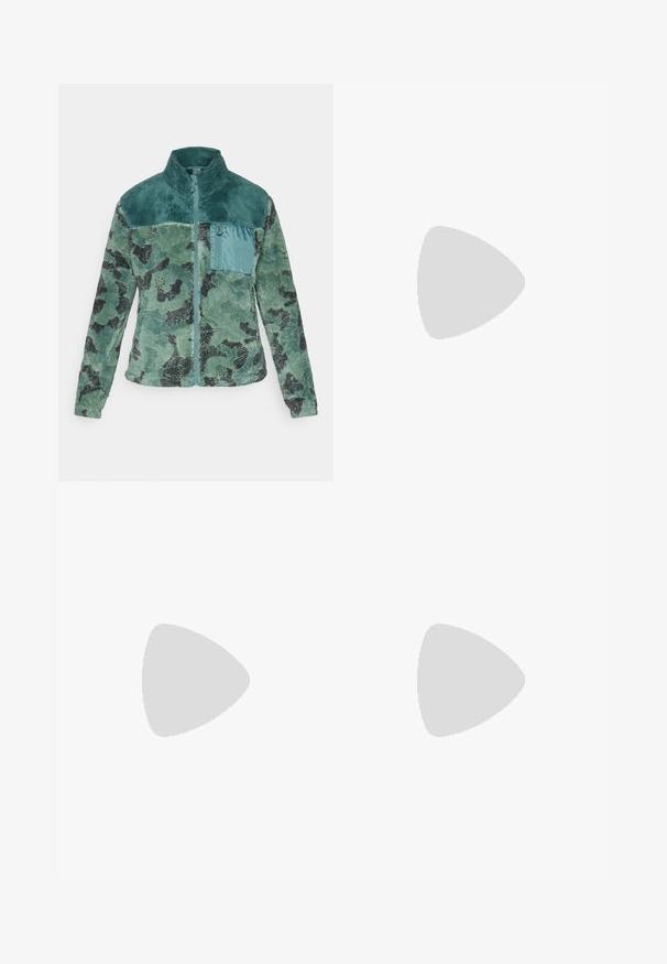 Roxy ALABAMA FULL ZIP - Fleecejacke - green; Nike Sportswear T-Shirt basic - black/sail; Nike Sportswear TREND PANT - Jogginghose - black/white; Nike Sportswear AIR MAX PORTAL - Sneaker low - black/metallic silver/white