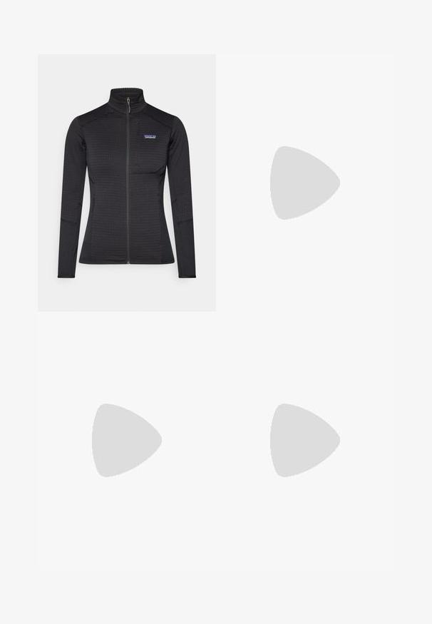 Zwarte ritssluitingjas van textuurstof, met een opstaande kraag, lange mouwen en een subtiel logo op de borst.; Bordeauxrode minijurk met pailletten, halternek, aansluitend lijfje en uitlopende rok. Voorzien van glanzende pailletten en een gladde stoftextuur.; Kastanjebruine leren laarzen tot de knie met een spitse neus, een stilettohak en een decoratieve gespsluiting rond de enkel. Glad van structuur.; Zwarte zonnebril met ronde randen en getinte lenzen. Bevat gouden accenten op de sleuven. Gecombineerd met een blauwe geribbelde coltrui en een leren jasje.