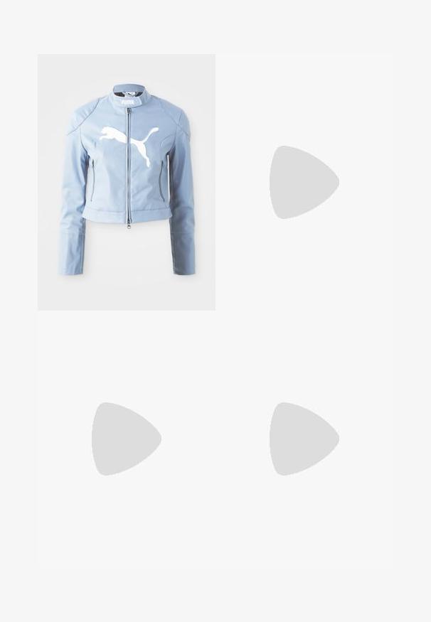 Hellblaues Lederbomberjacke mit Mock-Kragen, Frontreißverschluss und weißem Puma-Logo. Verfügt über seitliche Reißverschlusstaschen und eng anliegende Bündchen.; Zwei ärmellose Oberteile in Schwarz und Weiß, aus geripptem Baumwollstoff, mit runden Ausschnitten und einem taillierten Design. Etiketten auf beiden sichtbar.; Schwarze Sportshorts aus dehnbarem Material, mit einem hohen Bund und einem weißen Logo "PEGADOR" auf der Vorderseite.; Schwarzer Lederkampfstiefel mit runder Zehenpartie, Schnürung vorne und einer Zuglasche am Knöchel. Verfügt über eine dicke Gummisohle für Langlebigkeit.