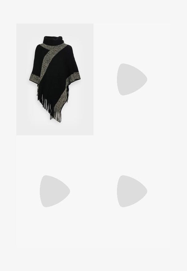 Poncho noir à col haut, avec une rayure tissée diagonale gris clair et des bords frangés. Fabriqué en tissu doux et texturé.; T-shirt noir à manches courtes en coton. Il présente un col rond, une coupe décontractée et un ourlet net sans motifs ni accessoires visibles.; Pantalons droits noirs avec une taille élastique, des plis avant, un tissu doux et sans motifs ni détails matériels visibles.; Sandale noire à lanières avec une semelle épaisse, dotée de fines lanières et d'une bride de cheville à boucle. Texture lisse avec un design de semelle extérieure robuste.