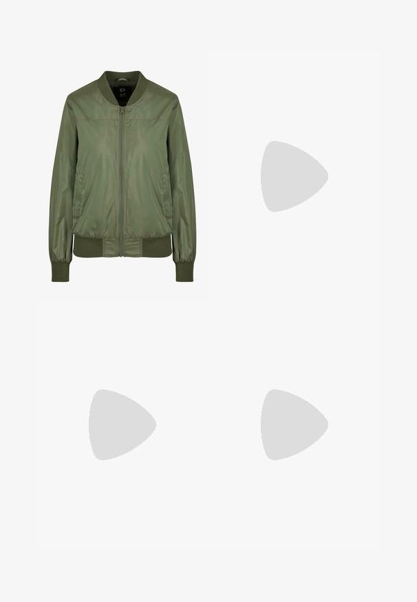 Olivovo zelená bomber bunda vyrobená z lesklého materiálu, s predným zipsom, rebrovanými manžetami a priliehavým pásom, s diskrétnymi bočnými vreckami.; Svetlosivá mikina s kapucňou vyrobená z jemného materiálu, s predným kloktacím vreckom, nastaviteľnou kapucňou a rebrovanými manžetami a lemom.; Hnedé športové šortky vyrobené z hladkej tkaniny s uvoľneným strihom, s bielymi bočnými pruhmi a vyšitým logom na dolnom ľavom okraji.; Hnedé a bordové tenisky z semišu a sieťoviny, s tromi krémovými pruhmi, textúrovanou tkaninou na jazyku a gumovou podrážkou.