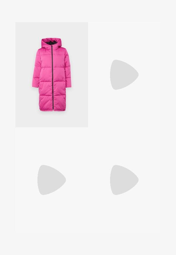 YAS Petite YASMILLYS JACKET - Piumino - fuchsia fedora; Even&Odd Petite 2 PACK - Top - light grey/black; ONLY Petite ONLMADISON BLUSH WIDE - Wide Leg - dark blue denim; Stivali neri alla caviglia con finitura lucida, punta quadrata e tacco a blocco spesso. Il design presenta una silhouette senza cuciture e un branding minimale.; Orecchini a cerchio in metallo argento con finitura spazzolata, caratterizzati da un design circolare e un gancio trasparente sul retro per una vestibilità sicura.