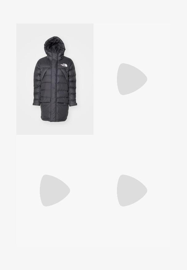 Svart dunjakke med hette, med quiltedesign, to frontlommer og en hvit merkevarelogo på øvre venstre side.; Svart bomull t-skjorte med korte ermer som har et stort sølv- og brunt grafikk av Adidas-logoen og de tre stripene på forsiden.; Svart vide joggebukser med elastisk midjebånd, med hvite sidestriper og brodert logo på venstre lår.; Svarte skinnsneakers med hvite striper, gummitopp, svarte lisser og en kremfarget såle. Glatt tekstur med blank finish.