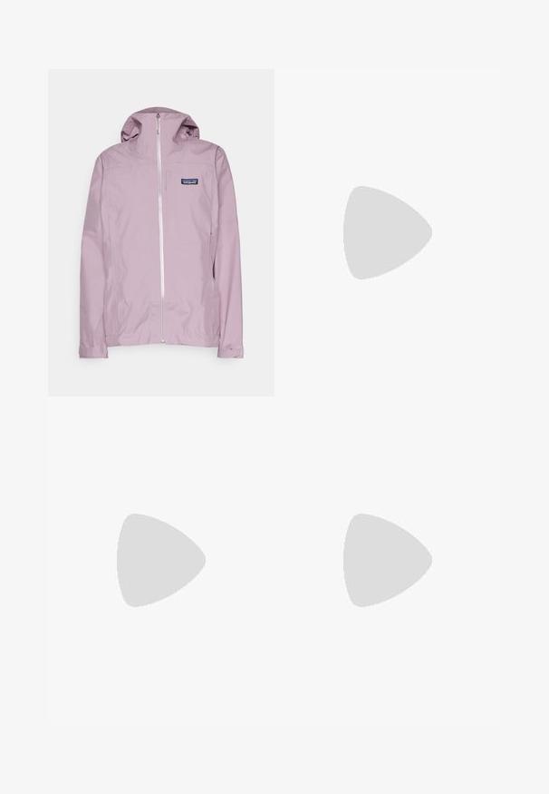 Patagonia BOULDER FORK RAIN  - Regnjacka - stormy mauve; Beige fleece-pullover med halv dragkedja, ståkrage och långa ärmar. Har en liten patch-logotyp på vänster bröst. Mjuk textur.; Svarta leggings med hög midja, snörning, slät textur och figurnära design. Har sömnadsdetaljer längs sidorna.; Svart vandringskänga med mellanhög design, som har en texturerad överdel, grå accenter och en slitstark gummisula med greppklackar.