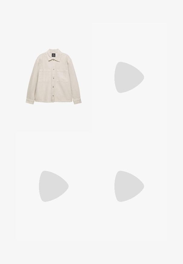 Světlobéžová košile na knoflíky z měkké tkaniny, s špičatým límcem, dvěma náprsními kapsami a dlouhými rukávy. Minimalistický design.; Černé tričko s krátkým rukávem, kulatý výstřih, vyrobené z měkké bavlny, s hladkou texturou a bez viditelných vzorů či akcentů.; Černé kalhoty s širokými nohavicemi vyrobené z lehkého materiálu. Mají elastický pas a hladkou texturu. Bez viditelných vzorů nebo kovových detailů.; Černé kožené nazouvací boty s kulatou špičkou a silnou texturovanou gumovou podrážkou. Mají jemné švy a elastické akcenty kolem límce.