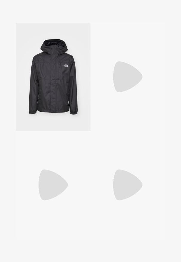 Svart vattentät jacka med framdragkedja, justerbar huva och elastiska ärmslut. Har logotyp på bröstet och slät yta.; Svart bomull t-shirt med kort ärm, rund halsringning och en liten vit logga på vänster bröst. Enkelt design, mjuk textur och avslappnad passform.; Svarta träningsbyxor tillverkade av lättviktsmaterial, med dragsko i midjan, sidofickor och avsmalnande muddar vid anklarna.; Svart utomhussko med ovandel i mocka, texturerad gummisula och robust snörningssystem. Har en förstärkt häl och varumärkeslogotyp på sidan.