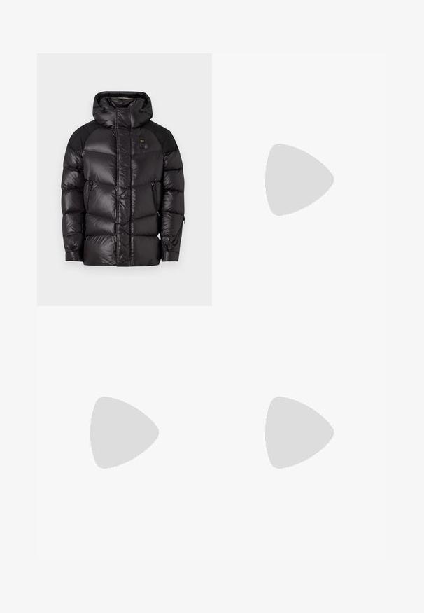 Blauer CROWN - Vinterjakker - black; BOSS TEE - T-shirts basic - open white; Hvide linnedbukser med elastisk talje, lige ben design og let struktureret stof. Ingen mønstre eller yderligere detaljer.; Hvid lædersneaker med rund tå, minimalistisk design, grå snørebånd og en tekstureret grå gummisål. Subtile syningsdetaljer er synlige.