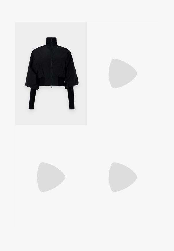 Black cropped jacket with a high collar, zip closure, and puffed sleeves. Features jersey accents along the cuffs and hem. Smooth texture.; FRAME BABY TEE - Basic T-shirt - white; Black trousers made from smooth fabric featuring a high waist, wide legs, front pleats, and classic belt loops. No side pockets visible.; Navy blue suede pump with a pointed toe and a mid-height block heel. Smooth texture with a subtle sheen and a small cutout at the front.