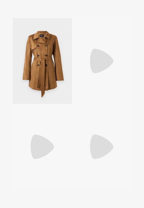 Manteau trench en suédine marron, avec des boutons double boutonnage, un col revers, une taille ceinturée et des poches latérales. Texture douce, manches longues.; T-shirt à manches courtes en crème avec des rayures horizontales rose clair. Présente un col en V et un petit logo sur la poitrine. Tissu en coton.; Jupe plissée gris foncé avec une taille élastique, dotée d'un tissu texturé et d'une silhouette A-line classique. Convient pour une tenue décontractée.; Mocassins en cuir noir avec un nœud lié, présentant des œillets dorés le long des côtés et une semelle en caoutchouc plate. Texture lisse, design classique.