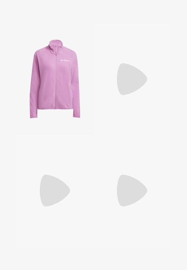 Vaate vaaleanpunaisesta fleece-materiaalista, jossa on korkea kaulus ja vetoketjusuljin. Rintataskussa logo ja sivutaskut. Pehmeä pinta ja rento istuvuus.; Musta lyhythihainen t-paita, joka on valmistettu kevyestä kankaasta. Sisältää miehustan kaula-aukon ja pienen valkoisen "TERREX"-logon rinnassa.; Valkoiset urheilushortsit, joissa on musta elastinen vyötärö, sivutaskut ja vasemmassa alareunassa valkoinen "TERREX"-logo.; Violetti juoksukenkä, jossa on hengittävä verkko yläosa, näkyvä "TERREX" -logo, valkoinen välipohja ja musta kumipohja punaisella yksityiskohdalla.