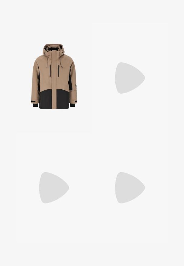 Brun och svart isolerad jacka med hög krage, justerbar huva och två fickor med dragkedja på bröstet; har en slät, vattenavvisande yta.; Vit bomull t-shirt med korta ärmar, rundad halsringning, avslappnad passform och utan synliga logotyper eller mönster. Slät textur och minimal design.; Svarta joggarbyxor av mjukt material, med elastisk midja samt snörning, ribbade muddarna och en liten logotyp på vänster lår.; Nike-sneakers har en grå mocka- och vit läderoverdel med perforeringar, runda snören och en sula i gummi för grepp.