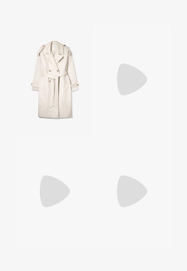 Beige dubbelzijdige trenchcoat met een riem, knoopbare schouderbanden en knoopbare manchetten, plat neergelegd op een witte achtergrond.; Oversized lichtbeige hoodie met een textuurachtige "ASPEN COLORADO" graphic, met bergontwerpen en een trekkoordkap.; Lichtblauwe denim broek met wijde pijpen, hoge taille, klassiek vijfzakkenontwerp en contrasterende stiksels. Rauwe zoom aan de onderkant.; Blauwe suède sportschoenen met witte gestreepte accenten, rubberen zool en een gevoerde kraag voor comfort. Beschikt over een klassiek vetersluiting ontwerp.