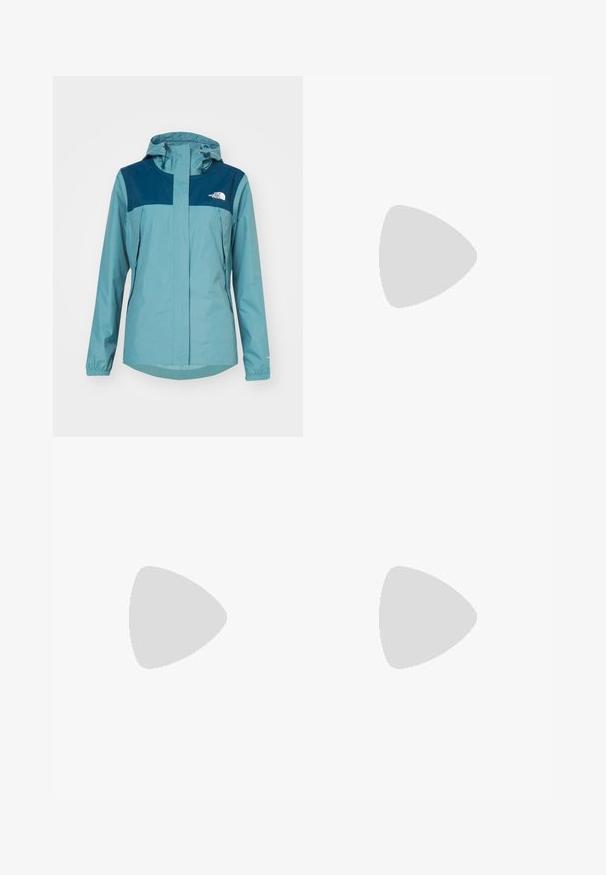 The North Face ANTORA JACKET - Hardshell-jakke - algae blue/midnight petrol; Sort kortærmet træningsshirt lavet af letvægtsmateriale. Har en rund hals, tekstureret mønster og et hvidt logo på den øverste venstre bryst.; Sorte atletiske shorts lavet af letvægtsmateriale har en elastisk talje, reflekterende detaljer og logoet "The North Face" på venstre side.; Sort atletiksko med en tekstureret overdel, prydet med grå accenter og en hvid mellemsål. Inkluderer en trækslynge og en fremtrædende mærkelogo på hælen.