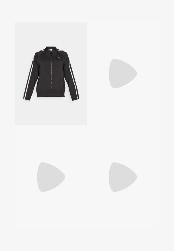 Svart treningsjakke laget av glatt stoff med hvite sidestriper, høy krage og frontglidelås, med et brodert logo på brystet.; Svart hettegenser med glidelås laget av myk stoff, med en frontlomme, snorhette og hvit Puma-logo på venstre brystområde.; Svart langermet treningsskjorte laget av glatt stoff, med rund hals og en liten hvit logo på venstre bryst.; Svarte joggebukser laget av mykt materiale, med elastisk midje og snøring, samt ribbede mansjetter. Hvit logo-detalj på siden.; Svarte treningssko med teksturert stoff, hvit såle og svarte snøringer. Brukt med hvite ribbestrikkede sokker, stående på en lys overflate.