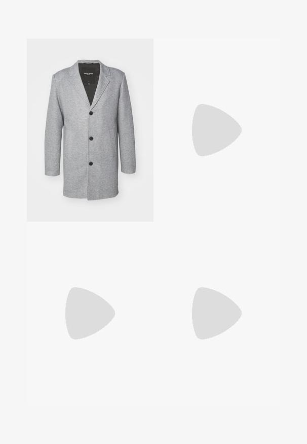 Jack & Jones JJCHUCK COAT - Klasický kabát - light grey melange; Čierny rolák vyrobený z jemného materiálu, s dlhými rukávmi a tesným strihom. Hranatý lem a manžety s ribbed úpravou. Jednoduchý dizajn.; Svetlo-sivé nohavice s hladkým povrchom, plochým predným dielom a rovnými nohavicami. Vyrobené z priedušnej látky, s vnútornými vreckami a pútkami na opasok.; Čierne kožené šnurovacie topánky s okrúhlou špičkou, hladkým povrchom, minimálnym prešívaním a nízkym gumovým podpätkom. Logo na podpätku.