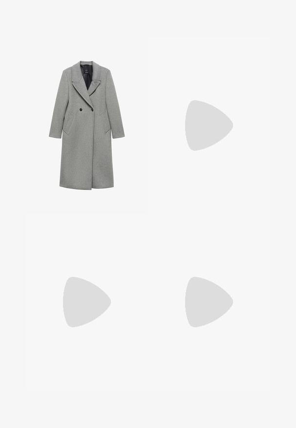 Mango EYE - Klassisk kappa / rock - grey; Vit ribbad linne med rund halsringning och ärmlös design, med en rak nederkant och en smidig, elastisk textur.; Ljust blå denimjeans med vid benmodell, slitna detaljer, femfickorsdesign och dragkedjestängning.; Sportskor med överdel i vit läder, grå mocka på tårna och tre svarta ränder. Har en blå logotyp på tungan och en texturerad gummisula.