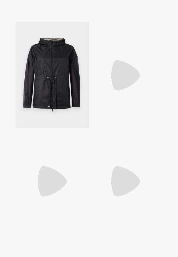 Casaco leve preto com capuz, fecho éclair à frente, cintura ajustável com cordão e dois bolsos laterais. Textura suave com um design minimalista.; T-shirt de algodão preto com mangas curtas, apresentando um logótipo branco "Calvin Klein" impresso na parte superior do peito. Design clássico de gola redonda.; Calças brancas de perna larga feitas de um tecido leve, com uma textura suave, linhas limpas e um design de cintura alta.; Sapatilha preta com painéis de pele lisa e camurça, atacadores planos, bico arredondado e sola de borracha branca. Logótipo distinto no calcanhar.