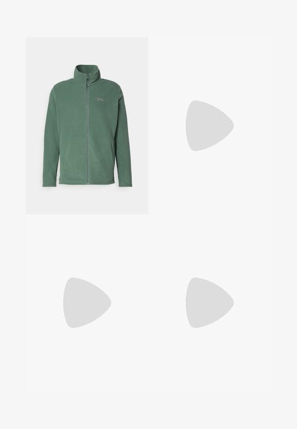 Jack Wolfskin TAUNUS  - Jakna od flisa - hedge green; Bijela kratkotrajna majica s kratkim rukavima i okruglim izrezom, s logotipom The North Face na lijevoj strani prsiju i tekstom "Lightrange" blizu donjeg ruba.; Crne sportske hlače od lagane tkanine, s pojasom na vezanje, bočnim džepovima i suženim manžetama na gležnjevima.; Crne trail trkačke cipele s teksturiranim gornjim dijelom, gumeni potplat i ojačana zaštita za prste. Imaju podstavljen ovratnik i trakicu za lakše obuvanje.