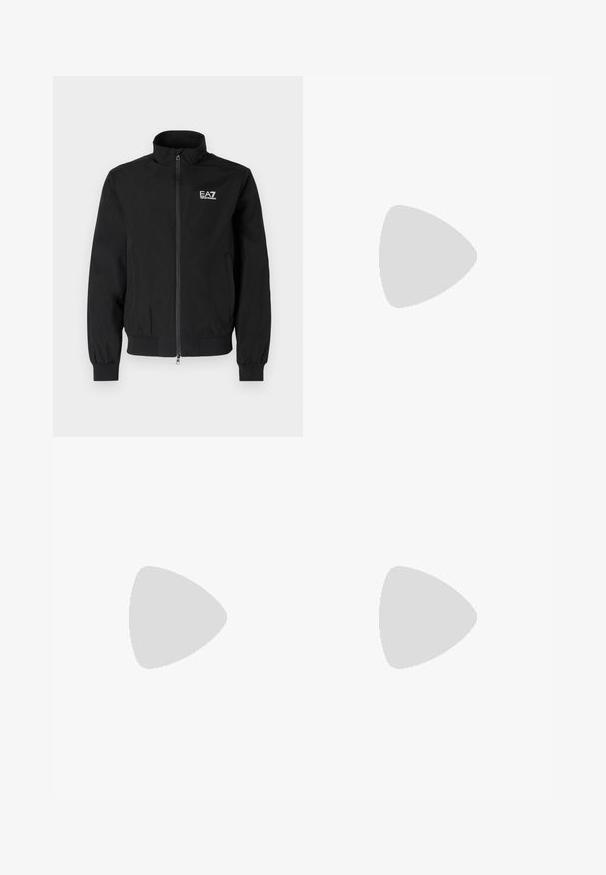 Melnā, vieglā bumbiera tipa jaka ar rāvējslēdzēju, ribotām piedurknēm un apkakli. Priekšā augšējā kreisajā pusē ir EA7 logotips.; Baltas īsām piedurknēm T-kreklis no kokvilnas ar V veida kakla izgriezumu, uz kura kreisajā pusē ir melns "FILLING PIECES" logo.; Krēmkrāsas sporta bikses ar melnām sānu joslām, elastīgu jostasvietu un ribotu piedurkni. Mīksta auduma, ar brīvu piegriezumu.; Baltas sneakers ar melnām auklām un sieta detaļām. Iekļauj gludu ādas virsu un strukturētu gumijas zoli. Pāris ar platām pelēkām džinsām.