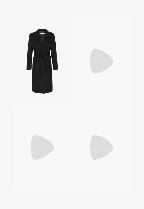 Sort uldfrakke med bælte i taljen, slidskrave og lange ærmer. Glat tekstur og lige snit. Minimalistisk stil.; Creme sweater med brune vandrette striber, med rund halsudskæring, cropped nederste kant og ribbede manchetter. Blødt strikket materiale.; Højtaljede sorte denim jeans med en bred benklip, fem-lomme design og synlig syning. Stoffet har en glat, let tekstureret finish.; Lysblå ruskindslofer med rund tå og flad sål, båret med mørke jeans med frynset kant og let denimmanchetter.