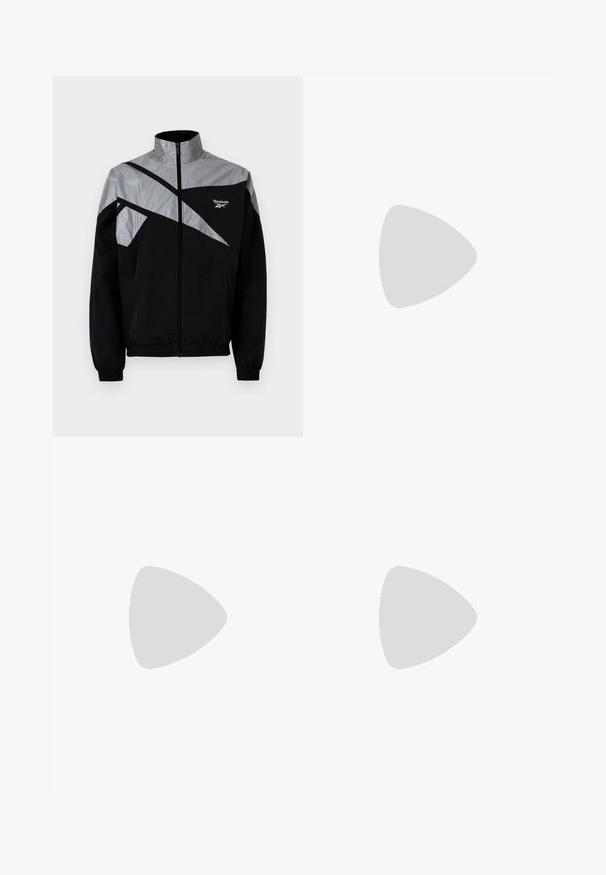 Jachetă de vânt în culori negre și gri, cu guler înalt, fermoar frontal, manșete elastice și design în panouri diagonale. Prezintă logo-ul Reebok.; Hanorac negru cu un efect de degradé, având un buzunar frontal, glugă cu șnur reglabil și manșete și tiv din material elastic. Textură moale a țesăturii.; Pantaloni flares negri confecționați dintr-un material moale, cu mai multe pete mari uzate. Talie elastică și croială lejeră pentru confort.; Pantofari de alergare negri, cu un amestec de plasă și materiale sintetice, talpă masivă, design curbat și branding proeminent pe lateral.; Ochelari de soare unghiulari cu nuanță gri, cu accesorii argintii, pe un fundal deschis. Lentilele au o formă geometrică unică.