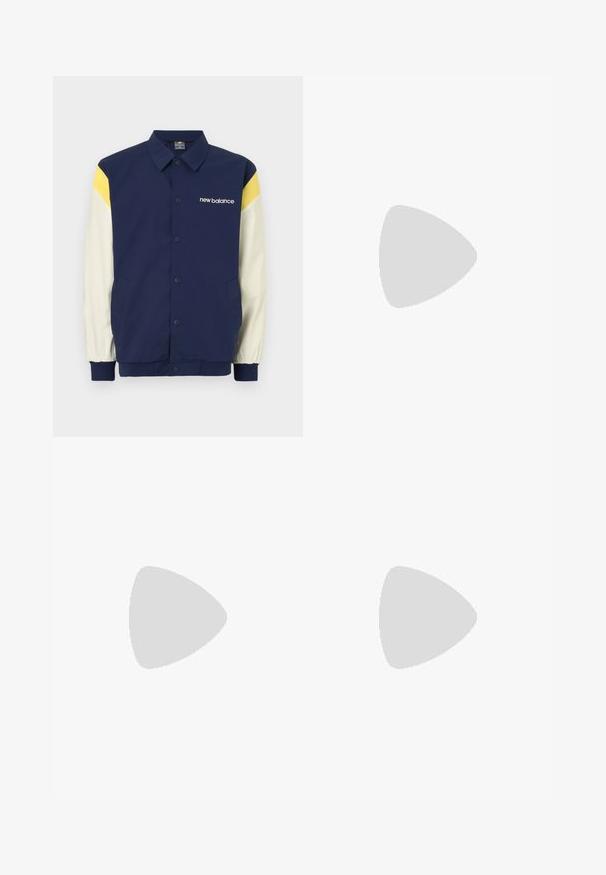 Donkerblauwe jas met gele en witte accenten, knoopsluiting, lange mouwen en een logo op de borst. Heeft zijzakken.; Zwarte katoenen t-shirt van Nike met een klassieke ronde hals, korte mouwen en een subtiele, reliëflogo op de borst. Gladde textuur.; Zwarte casual broek met koord in de taille, met zijzakken en rechte pijpen op een effen achtergrond.; Zwarte sportschoenen met gestructureerde stof en rubberen zolen, met elastische veters en een blauwe accent op de hiel. Draag samen met lichte spijkerbroeken.