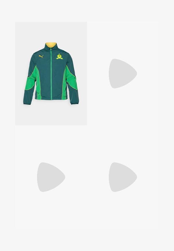 Chaqueta Puma en azul verdoso y verde, con cierre frontal, cuello alto, acentos amarillos en contraste y logotipo en el pecho. Estilo rompevientos.; Camiseta atlética blanca de manga corta con cuello redondo, que cuenta con acentos de malla transpirable en los lados y un logo negro de Puma en el pecho.; Pantalones cortos deportivos de color navy, hechos de una tela ligera, con una cintura elástica y un logotipo reflectante en la parte inferior izquierda.; Botín de fútbol negro con un upper sintético texturizado, acentos plateados y diseño de cordones. Presenta una suela moldeada con tachones visibles para tracción.