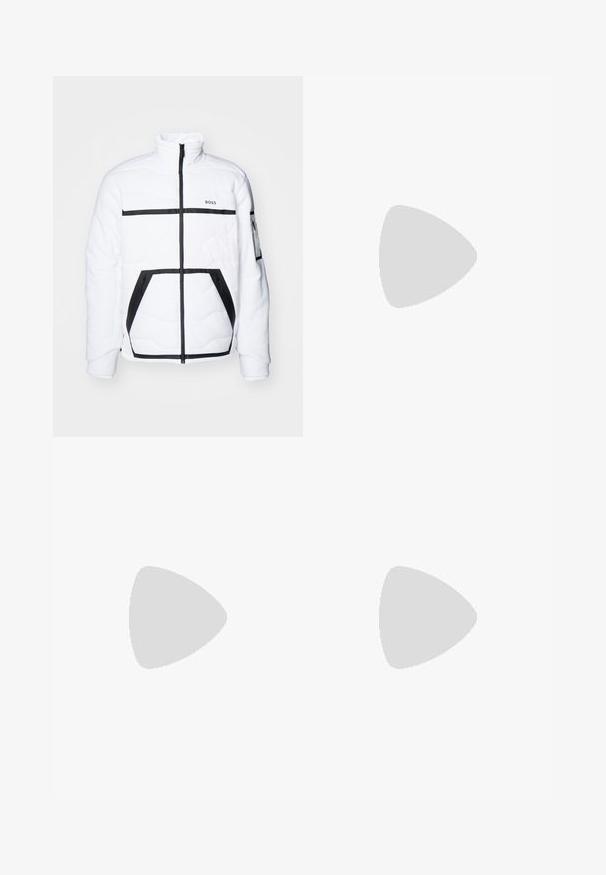 Casaco acolchoado branco com colarinho alto, fecho preto, bolsos frontais e detalhes pretos na parte superior e laterais. Apresenta um logótipo no peito e na manga.; T-shirt de algodão preto com decote redondo, mangas curtas e um pequeno logotipo de crocodilo verde no lado esquerdo do peito. Textura suave, design casual.; Calças de treino brancas com cintura elástica, apresentando riscas pretas nas laterais e punhos. Feitas de um tecido suave com uma textura lisa.; Sapatilha atlética preta com um upper texturizado, três riscas horizontais e uma sola branca com um padrão de piso. Design leve e aerodinâmico.