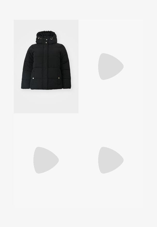 Vero Moda Curve FARAH JACKET - Giacca invernale - black; Abito nero lavorato a maglia con scollo a V, maniche lunghe a palloncino e polsini a coste. Design semplice con taglio dritto e lunghezza al ginocchio.; Stivali neri al ginocchio realizzati in pelle liscia, con tacco spesso e punta rotonda. Presentano un design senza cuciture e sottili accenti di cucitura.; Orecchini a cerchio in oro con un design a doppio strato. Superficie liscia e lucida con un meccanismo di chiusura senza soluzione di continuità. Forma rotonda con un aspetto moderno.
