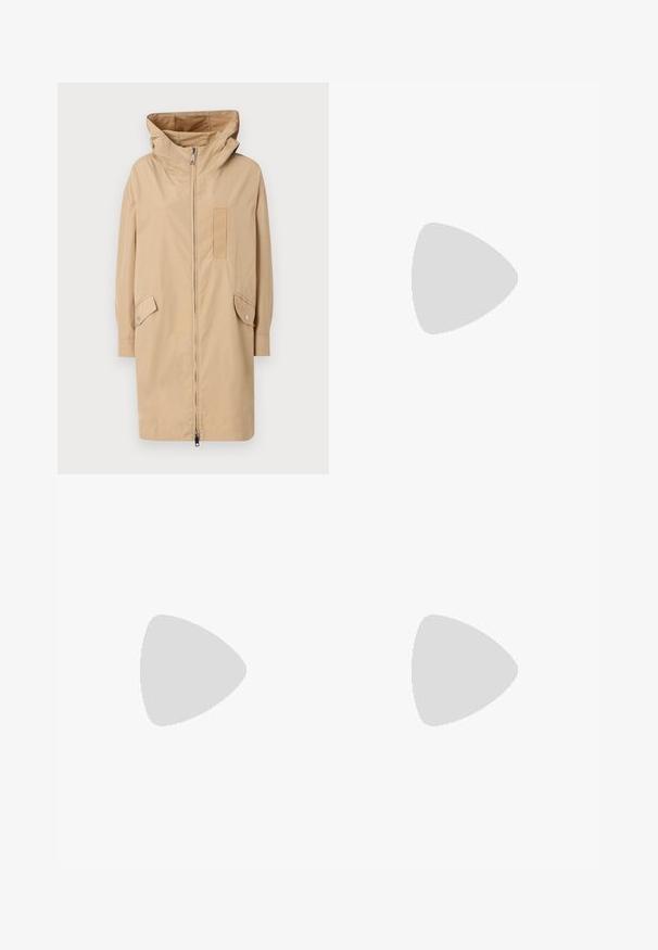 Giacca beige impermeabile con cappuccio, zip frontale, bottoni a pressione sulle maniche, due tasche laterali e una toppa strutturata sul petto.; T-shirt bianca a maniche corte realizzata in tessuto a costine. Collo rotondo, vestibilità regolare e dettagli di cucitura sottili. Senza motivi o grafiche.; Gonna midi bianca in maglia con un motivo testurizzato a righe verticali e dettagli a taglio vicino all'orlo. Vita elasticizzata. Materiale morbido.; Pantofole da balletto nere in pelle con punta arrotondata, texture liscia, dettagli di cucitura minimi e design con suola flessibile.; Borsa a tracolla in pelle marrone con chiusura a pattina, hardware color oro, tracolla e una finitura liscia. Forma rettangolare compatta.