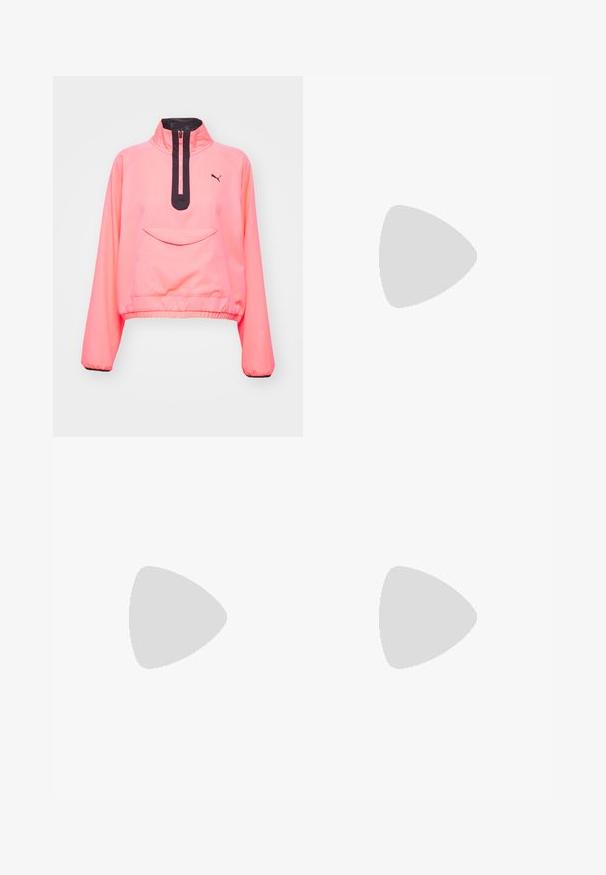 Rosa kortärmad pullover med hög krage och halvvipp, med en framficka och svarta detaljer på dragkedjan och muddarna.; Svart bomulls t-shirt med lös design. Har korta ärmar och rundad halsringning. Texten "Positiv Ärlig" i vitt centrerad i framsidan.; Even&Odd Träningsbyxor - black; Svarta snörskor med en tjock sula, med överdel i slät läder, rund tå och en distinkt lagerdesign på plattformen.