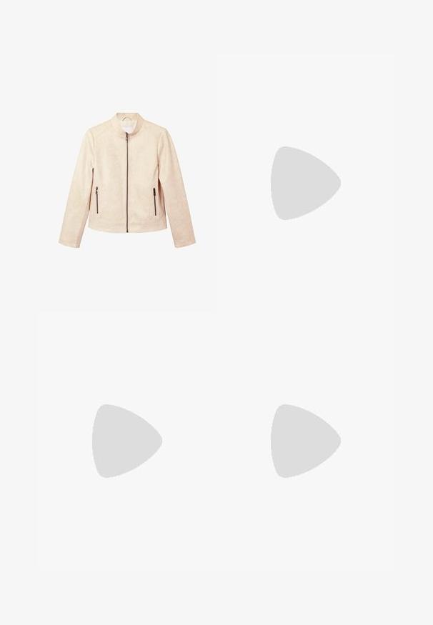 Giacca beige in suede sintetico con colletto alla mandarino, chiusura frontale con zip, due tasche laterali con zip e una texture liscia. Presenta una leggera lucentezza.; Top corto bianco a maniche lunghe realizzato in tessuto morbido. Presenta un colletto rotondo e un design semplice ed elegante senza alcun motivo o decorazione.; Jeans in denim azzurro chiaro con taglio a gamba larga, dettagli strappati, design a cinque tasche e chiusura con zip.; Sneaker in suede beige con dettagli in pelle bianca e suole in gomma marrone. Presentano punta rotonda, lacci e un logo dorato di lato.