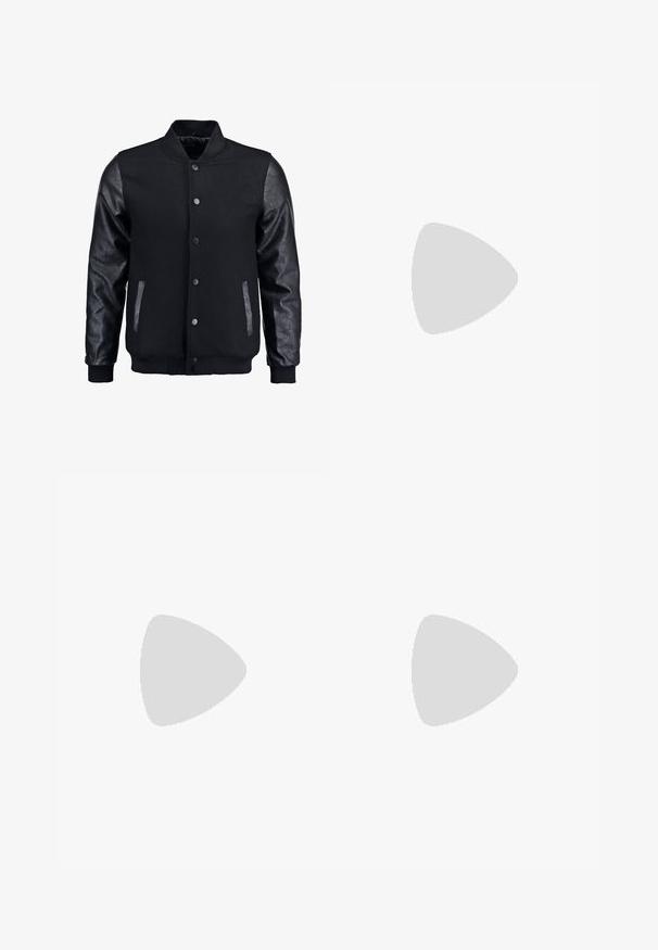 Sort bomberjakke med uldkrop og læderærmer. Har en stående krave, frontknapper og sidelommer. Ensfarvet uden mønstre.; Oliven grøn bomulds t-shirt med et stort sort Levi's logo på forsiden. Klassisk rund hals og korte ærmer, glat tekstur.; Olivenfarvede cargo-bukser lavet af slidstærk bomuld. Har flere lommer, en lynlåslomme på siden og tapered ben med en let tekstureret overflade.; Sorte høje canvas sneakers med hvide gummisåler og snørebånd, prydet med et cirkulært logo på siden og parret med denim og sorte bukser.