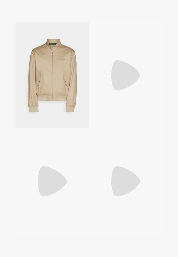 Beež bomber-jakk, millel on püsti kaelus, lukuga sulgemine, diagonaalsed küljetaskud ja soonikkoes varrukad. Rinnas on roheline logo.; BOSS TEE - Lihtne T-särk - open white; Beesidised puuvillased püksid sirge jala lõikega, mis on varustatud nööpkinnituse ja ees olevate voltidega, et lisada detaili.; GANT BAYLLE - Tossud - sand