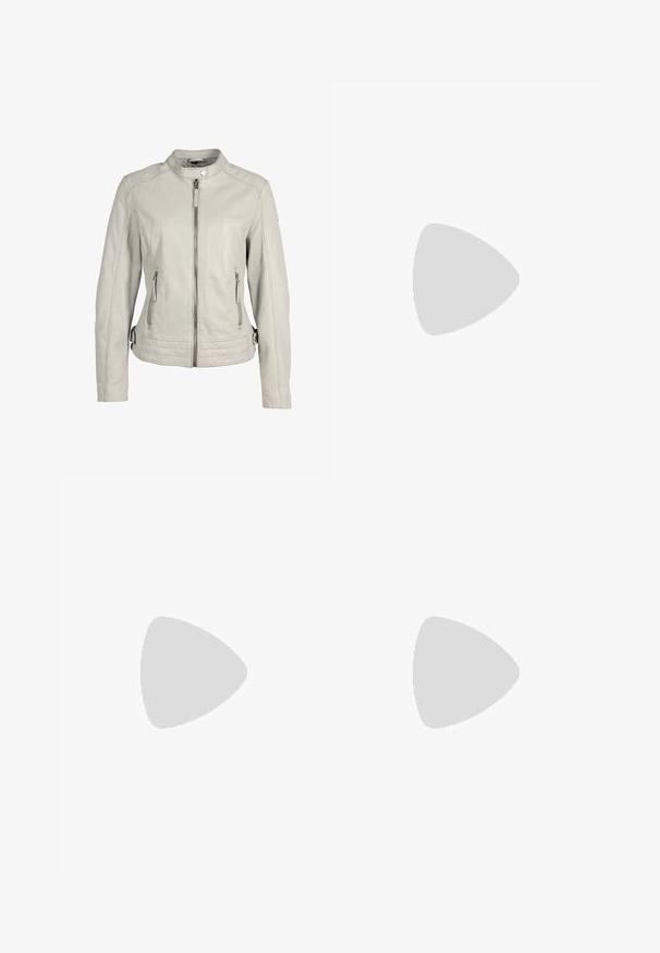 Giacca in pelle grigia chiara con colletto, chiusura frontale con zip e due tasche con zip. Dotata di dettagli trapuntati in vita.; Top senza maniche rosa con collo alto, realizzato in morbido cotone. Presenta un piccolo logo bianco di Levi's sul petto. Texture liscia e design semplice.; Gonna a matita nera a coste con un design aderente. Presenta un alto punto vita e un tessuto testurizzato, offrendo una silhouette liscia.; Stivali alla caviglia in pelle nera con punta tonda, chiusura con lacci frontale dotata di sei occhielli metallici e suola in gomma spessa e texturizzata.