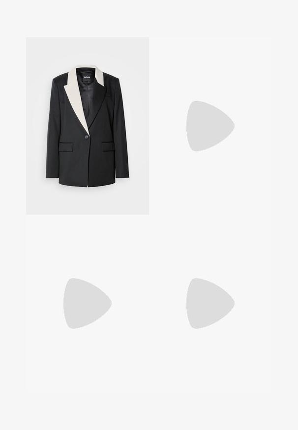 Schwarzer maßgeschneiderter Blazer mit einem kontrastierenden weißen Schalkragen, einem einzelnen Knopfverschluss und zwei Fronttaschen. Glatte Stoffstruktur.; Weißes, kurzärmliges T-Shirt aus weicher Baumwolle mit rundem Ausschnitt und Raglanärmeln, das einen lockeren, geraden Schnitt ohne Muster aufweist.; Weiße hoch taillierte Jeans mit geradem Schnitt, ausgestattet mit vorderen Taschen, einem Knopfverschluss und glattem Denimstoff. Getragen mit hellen Sandalen.; Schwarz-weißer Nike Dunk Low Sneaker mit Lederobermaterial, perforiertem Zehenbereich und schwarzen Schnürsenkeln, ausgestattet mit einer weißen Sohle und Logo-Akzenten.; Goldfarbene Metallrahmen-Sonnenbrillen mit dunkelgrünen Gläsern im Pilotenstil, mit schlanken Bügeln und Schildpatt-Akzenten an den Spitzen.; Schwarze gesteppte Ledertasche mit einem gerafften oberen Teil, goldfarbener Kettenriemen und rechteckiger Form, vor einem schlichten Hintergrund gehalten.