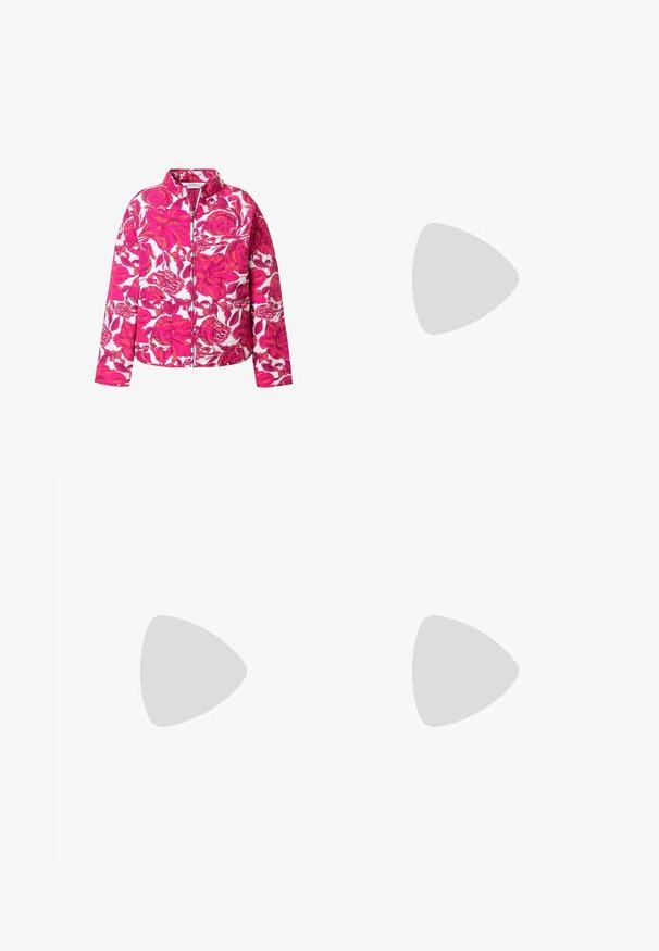 Blumige gesteppte Jacke mit Stehkragen und einem Reißverschluss vorne. Sie hat ein hellrosa und weißes Blumenmuster, zwei Fronttaschen und lange Ärmel.; Weißes langärmliges Oberteil mit Rundhalsausschnitt. Aus glattem Stoff und figurbetontem Schnitt gefertigt. Etikett am Hals sichtbar. Keine Muster oder Akzente.; Brauner Midirock aus glattem Stoff, mit einem taillierten Bund und gerader Silhouette, ohne sichtbare Muster oder Akzente.; Burgunderfarbene Lackleder-Ankle Boots mit spitzer Zehe, klobigem Absatz und strukturierter Oberfläche, kombiniert mit schwarzen, weit geschnittenen Hosen.; Beige Lederhandtasche mit weicher Textur, rechteckiger Form, Reißverschluss oben und einer goldenen Kettenriemen. Minimalistisches Design und neutrale Farbe.