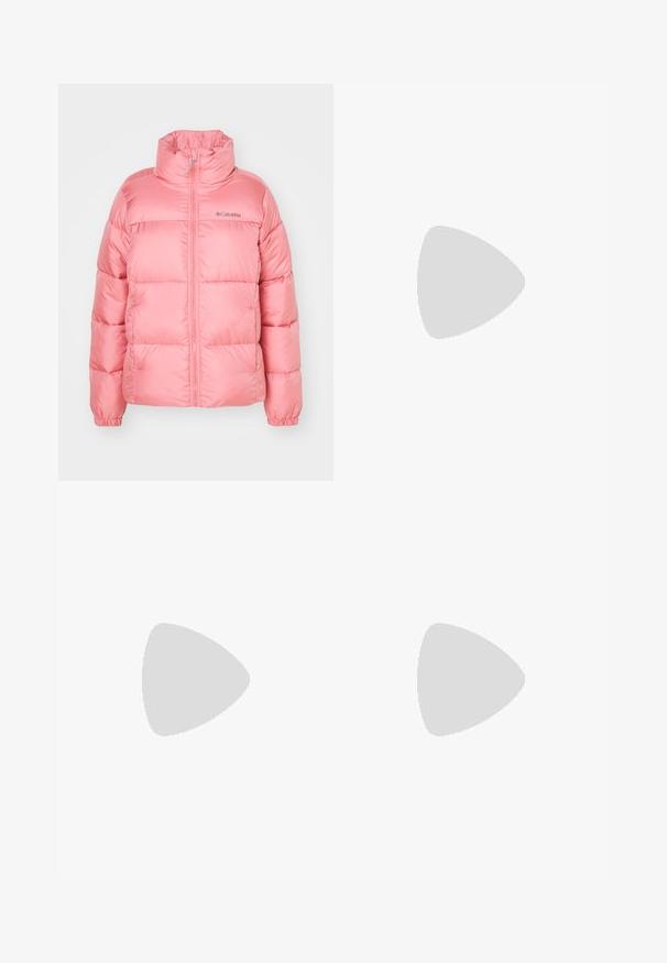 Ružová puffer bunda Columbia s plným predným zipsom, vysokým golierom, elastickými manžetami a prešívaním v horizontálnych prúžkoch.; Biely rebrovaný top s dlhým rukávom a okrúhlym výstrihom. Vyrobený z pružného materiálu, ktorý obopína telo. Obsahuje jemné horizontálne pruhy.; Bežové široké bavlnené nohavice s vysokým pásom, zapínaním na gombík a zips, a štyrmi vreckami; hladká textúra s denimovým povrchom.; Neónové žlté bežecké topánky s sieťovanými panelmi, striebornými akcentmi, čiernymi detailmi a textúrovanou podrážkou. Funkcie zahŕňajú šnúrky a polstrovaný golier.; Strieborné kruhové náušnice s hladkým, lesklým povrchom. Kolový tvar a bezpečné klikanie na uzatváranie. Ľahký dizajn vhodný na každodenné nosenie.