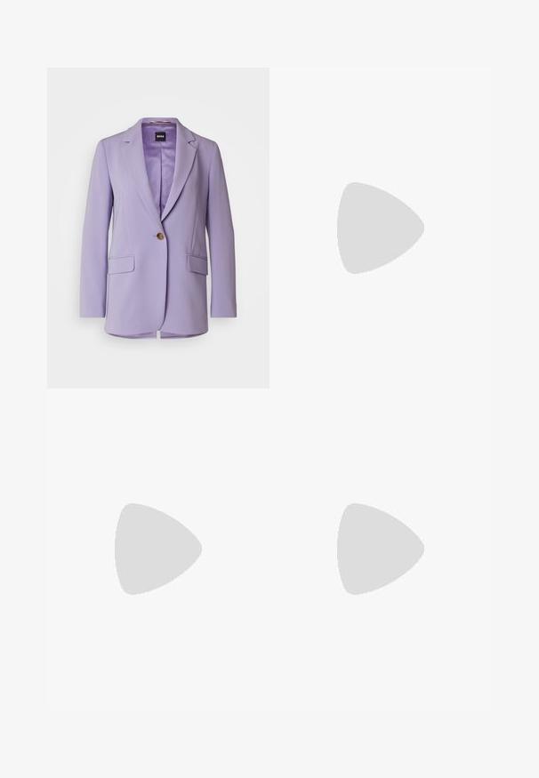 BOSS JOCALUAH - Lühike jakk - medium purple; Valge lühikeste laiadte varrukatega lühike T-särk, pehme puuvillane materjal, ümar kaelus kergelt oranži ääristusega, minimaalne disain, ilma mustrite ja graafikateta.; Mustad ja sirged püksid, millel on sile tekstuur ja teravad voldid esiosas. Ilma nähtavate detailideta.; Beez blok-kandadesed õhukeste rihmadega ja ruudukujulise varbaga. Sile materjal minimaalsete detailidega, kujundatud mugavaks kandmiseks.